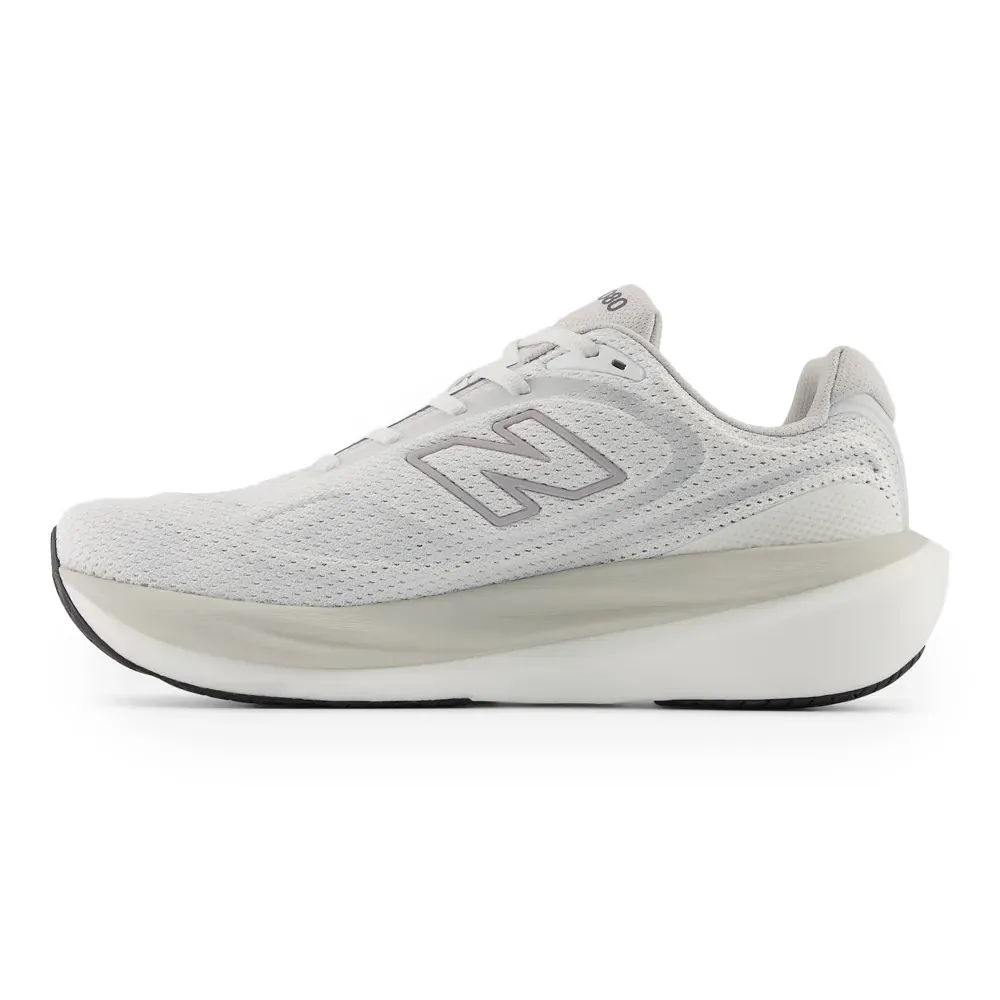 Tênis New Balance 1080v15 Masculino Branco em ângulo lateral mostrando design e logotipo